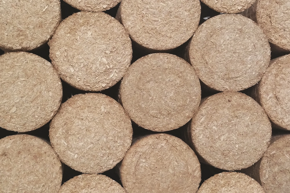 bûches de bois densifié Woodstock pour poêles et inserts chez BMS éco + pour l'installation d'un appareil de chauffage